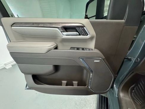 Used 2025 Chevrolet Silverado 2500 LTZ w/ LTZ Premium Package image 14