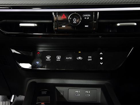 Used 2025 Nissan Kicks SR image 32