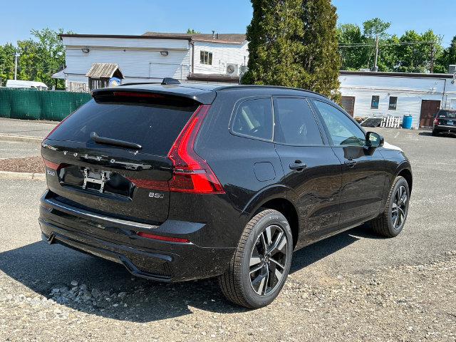 Used 2026 Volvo XC60 B5 Plus w/ Protection Package Premier AWD/4WD image 4