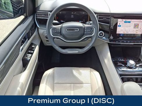 Used 2022 Jeep Wagoneer Series III w/ Premium Group I AWD/4WD image 3