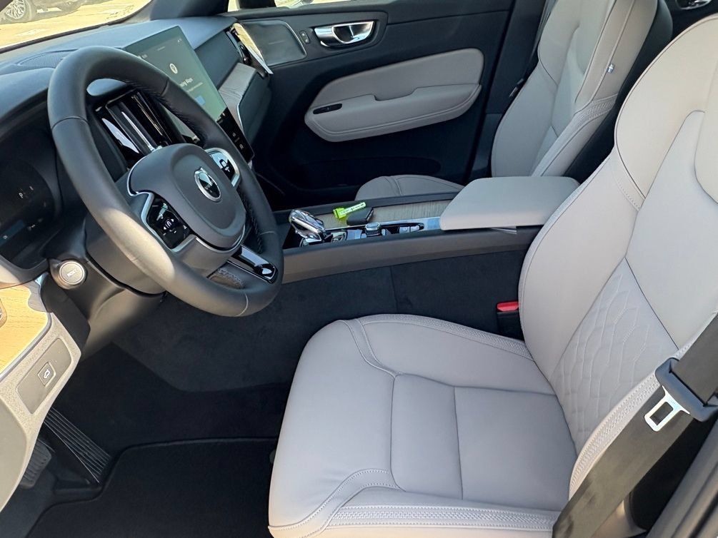 New 2026 Volvo XC60 B5 Plus w/ Protection Package Premier AWD/4WD image 18