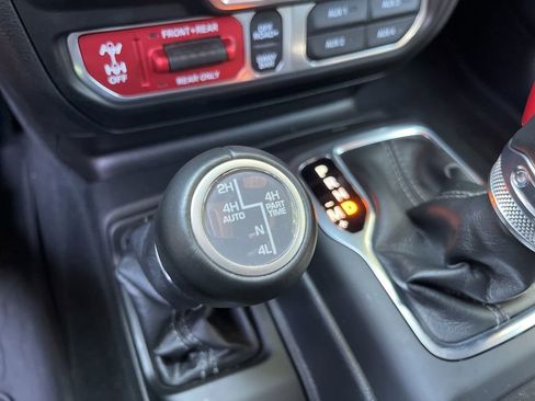 Used 2024 Jeep Wrangler Unlimited Rubicon 4xe AWD/4WD image 44