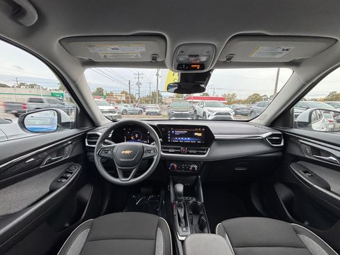 Used 2025 Chevrolet TrailBlazer LT image 32