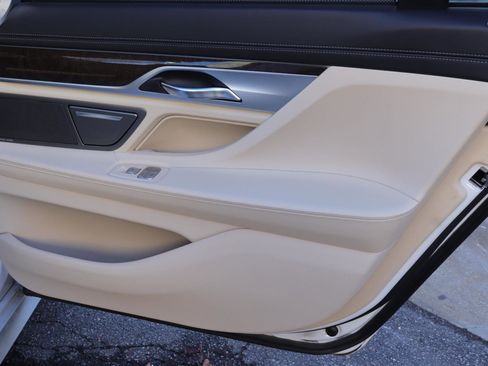 Used 2018 BMW 740i image 16