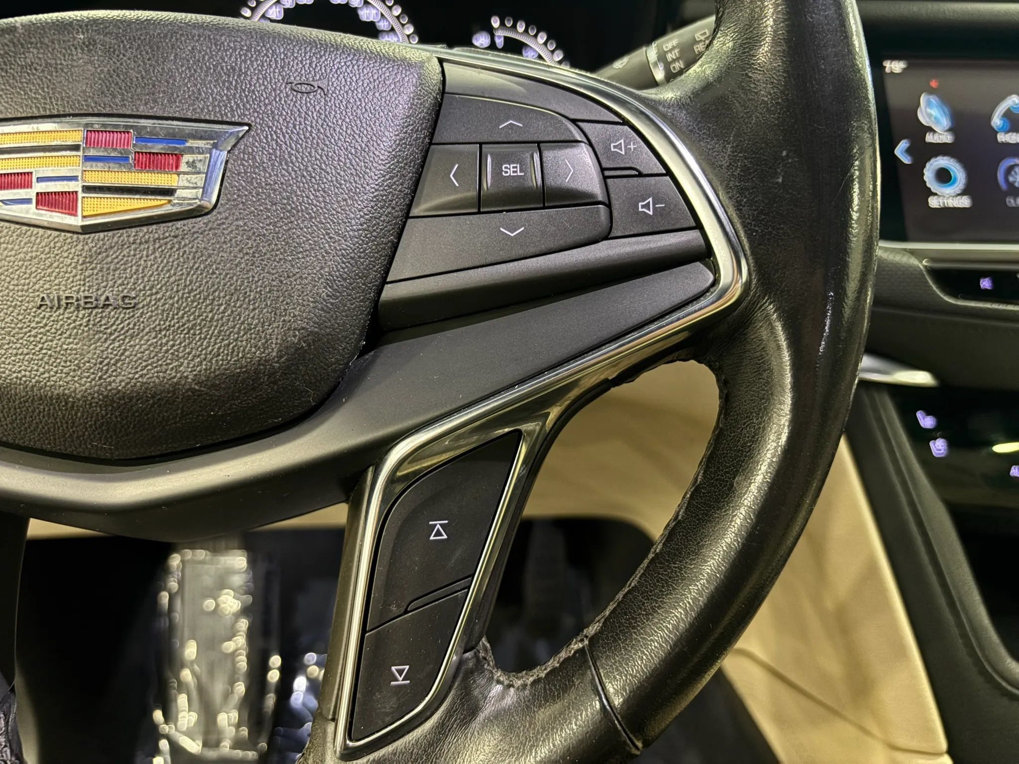 Used 2018 Cadillac XT5 Premium Luxury FWD image 31