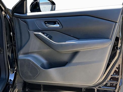 Certified 2026 Nissan Rogue SV FWD image 23