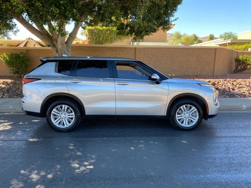 Used 2022 Mitsubishi Outlander ES image 11