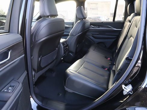 New 2025 Jeep Grand Cherokee Limited image 15