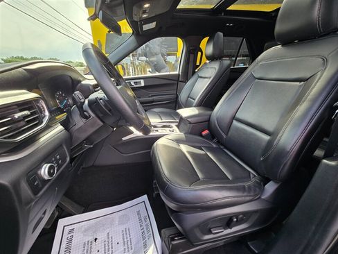Used 2020 Ford Explorer XLT w/ Equipment Group 202A AWD/4WD image 12