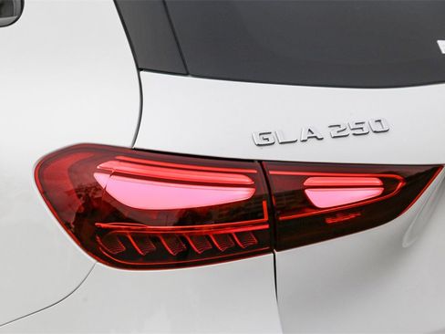 New 2025 Mercedes-Benz GLA 250 4MATIC image 9