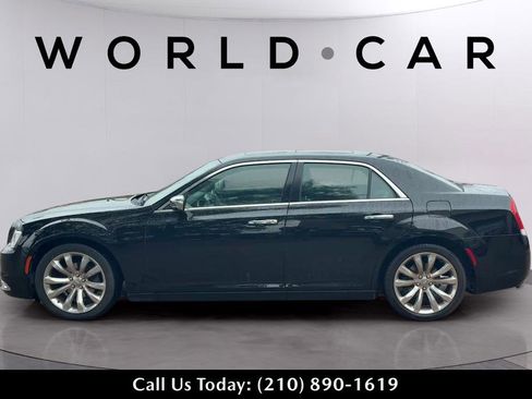 Used 2020 Chrysler 300 Limited image 4