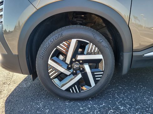 Used 2025 Nissan Kicks SV image 10