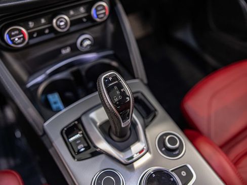 Used 2022 Alfa Romeo Stelvio Veloce AWD/4WD image 30