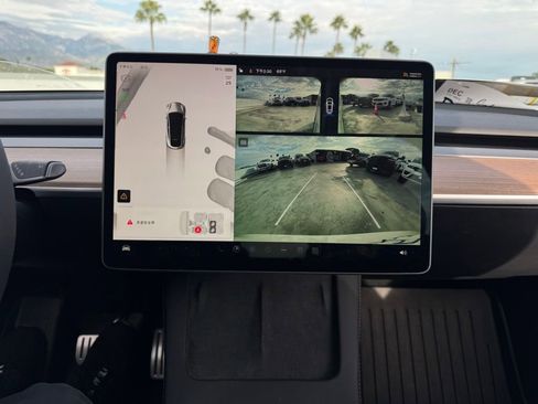 Used 2024 Tesla Model Y Performance image 10