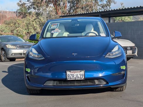 Used 2022 Tesla Model Y Long Range image 4