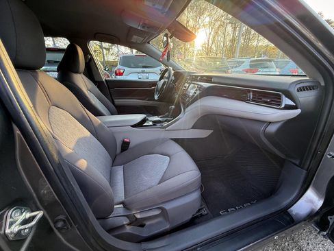 Used 2020 Toyota Camry LE image 10