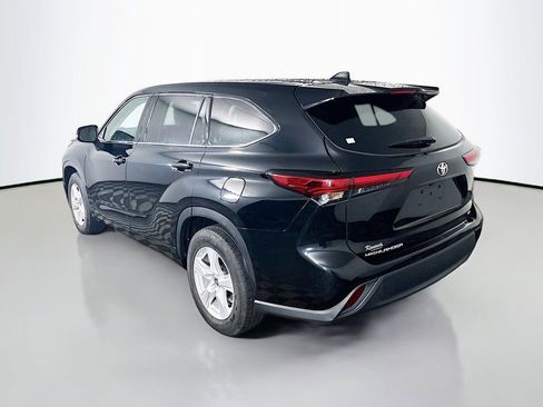 Used 2022 Toyota Highlander LE image 5