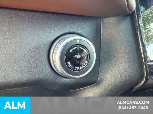 Used 2025 Lincoln Navigator Reserve AWD/4WD image 21