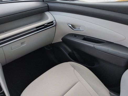 Certified 2025 Hyundai Tucson SE FWD image 17