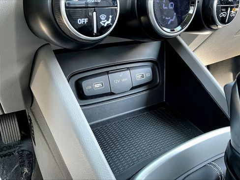 Certified 2022 Hyundai Venue SEL w/ Cargo Package FWD image 15