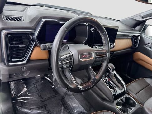 Used 2023 GMC Canyon AT4 w/ AT4 Premium Package AWD/4WD image 9
