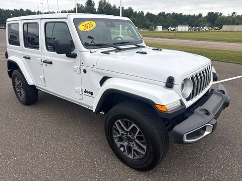 Used 2025 Jeep Wrangler Unlimited Sahara AWD/4WD image 1