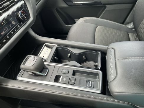 Used 2025 Nissan Pathfinder SV FWD image 20