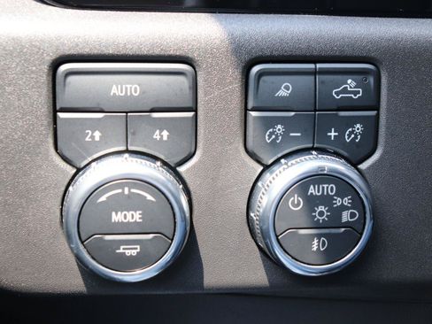 Used 2025 GMC Sierra 1500 SLT AWD/4WD image 40