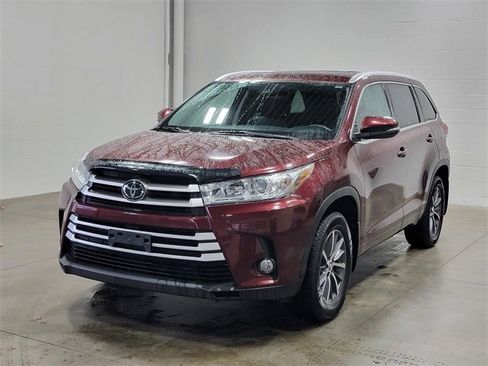Used 2017 Toyota Highlander XLE image 2