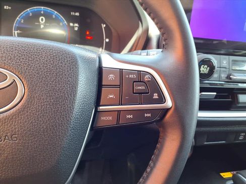 Used 2025 Toyota Grand Highlander FWD image 8