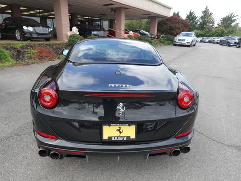 Used 2015 Ferrari California T RWD image 3