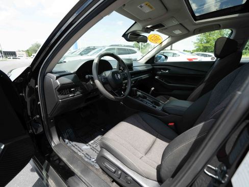 Certified 2025 Honda Accord SE image 8