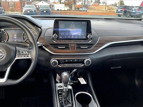 Used 2024 Nissan Altima 2.5 SV image 16