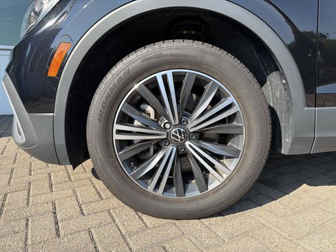 Used 2024 Volkswagen Tiguan SE FWD image 10