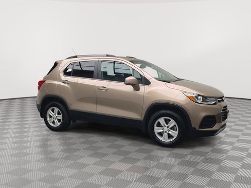 Used 2019 Chevrolet Trax LT w/ Sun & Sound Package AWD/4WD image 39