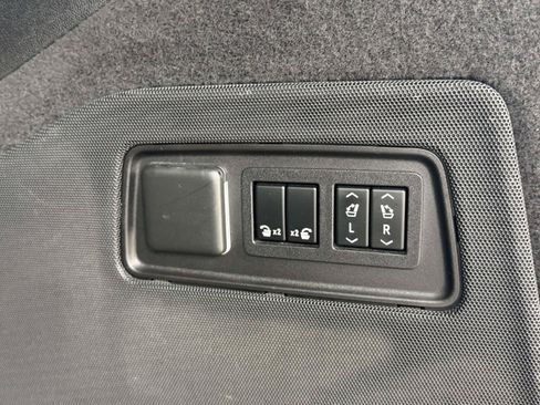 Used 2022 Cadillac Escalade ESV Premium Luxury AWD/4WD image 7