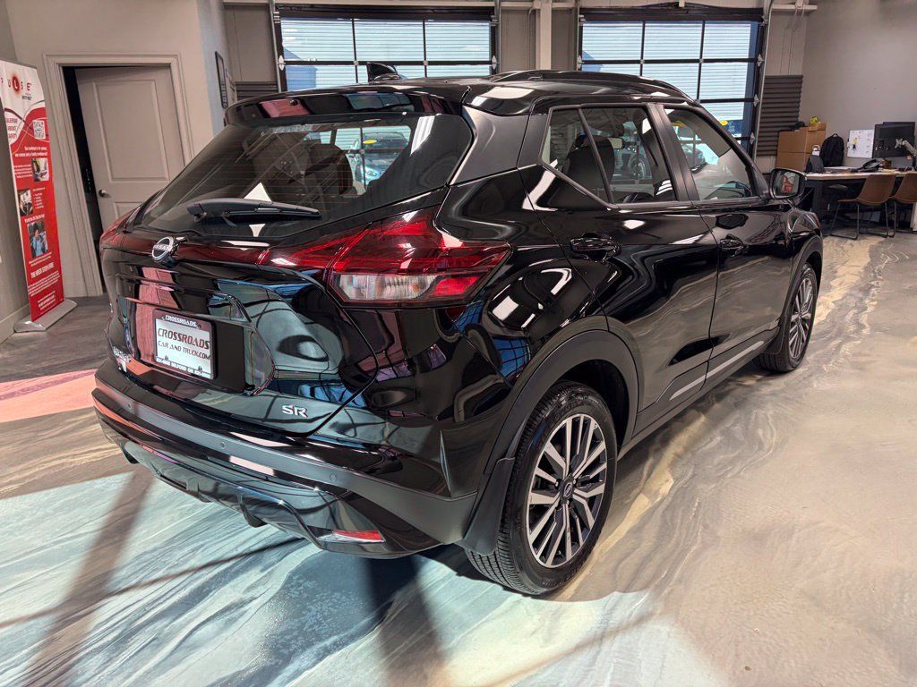 Used 2023 Nissan Kicks SR FWD image 30