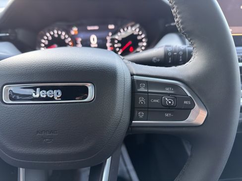 Used 2024 Jeep Compass Limited image 17