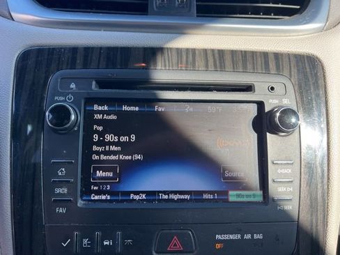 Used 2014 Chevrolet Traverse LT image 17