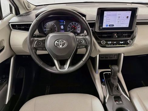 Used 2023 Toyota Corolla Cross LE w/ Moonroof Package AWD/4WD image 28