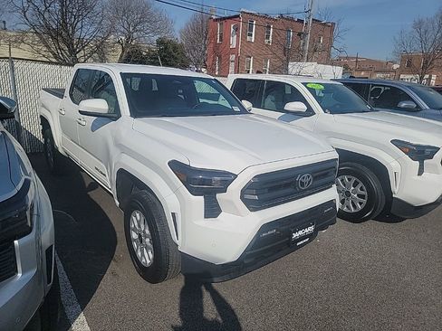 Used 2024 Toyota Tacoma SR5 image 8