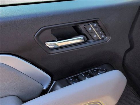 Used 2025 Chevrolet Colorado ZR2 AWD/4WD image 12