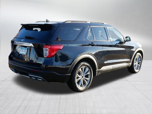 Used 2023 Ford Explorer XLT w/ Equipment Group 202A image 6
