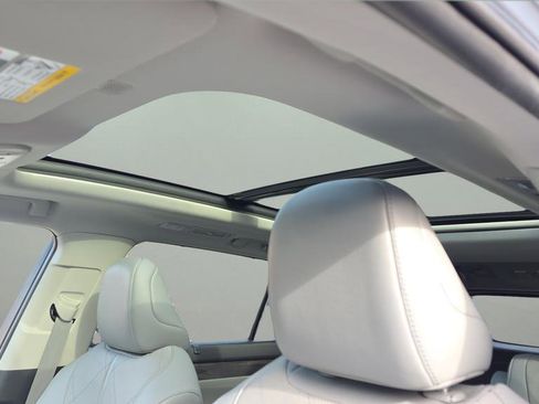 Used 2021 Toyota Highlander Platinum image 11