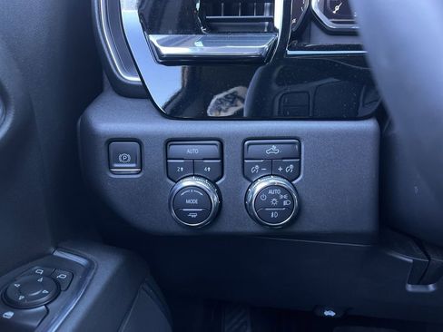 Used 2024 GMC Sierra 1500 Elevation image 18