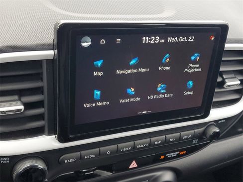 Used 2023 Hyundai Venue Limited image 17