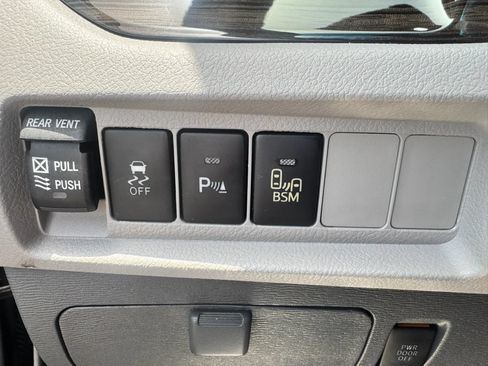 Used 2015 Toyota Sienna XLE w/ XLE Navigation Package FWD image 36