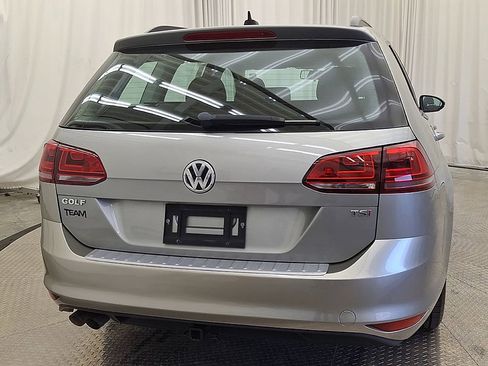 Used 2016 Volkswagen Golf S image 2