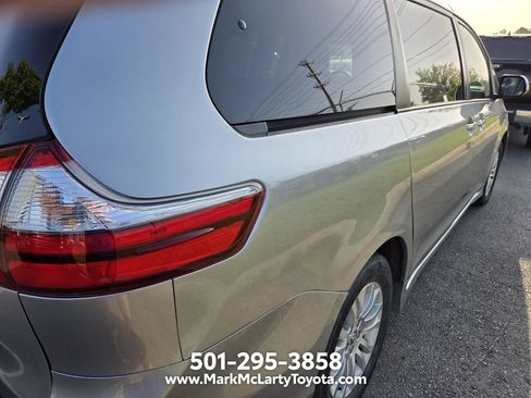 Used 2016 Toyota Sienna XLE w/ XLE Navigation Package FWD image 10
