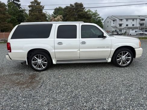 Used 2005 Cadillac Escalade ESV AWD image 5